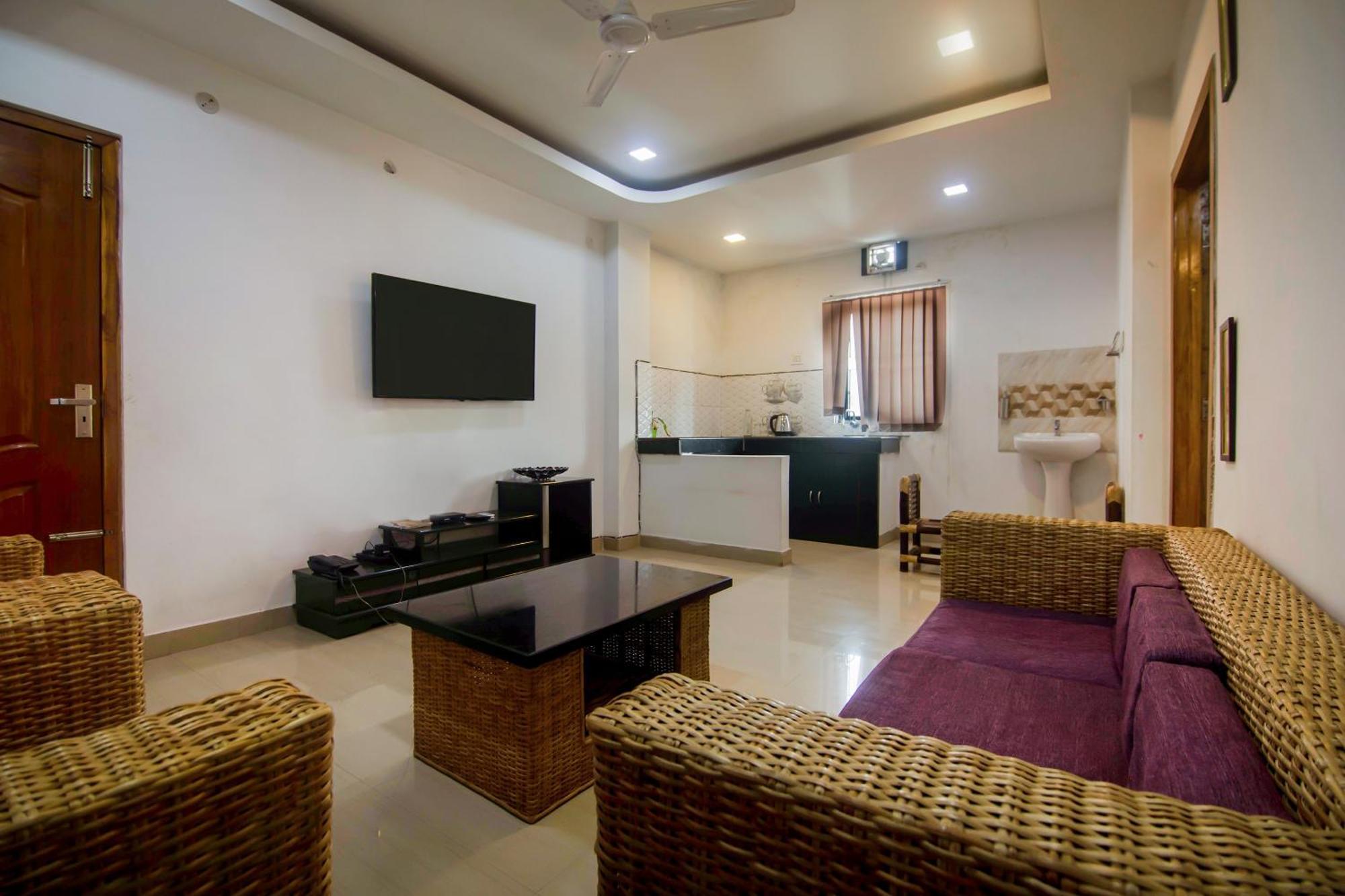 Collection O The Blu Bell Nizarapar Path Hotel Guwahati Bagian luar foto