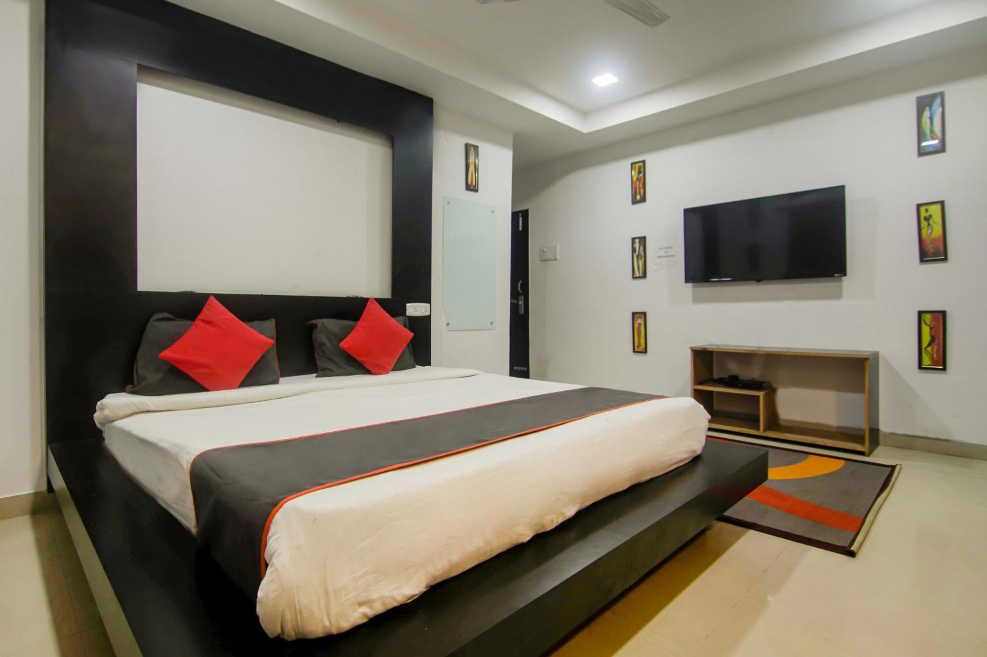 Collection O The Blu Bell Nizarapar Path Hotel Guwahati Bagian luar foto