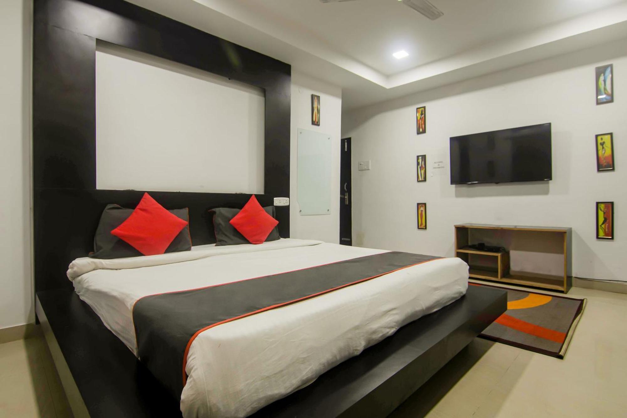 Collection O The Blu Bell Nizarapar Path Hotel Guwahati Bagian luar foto