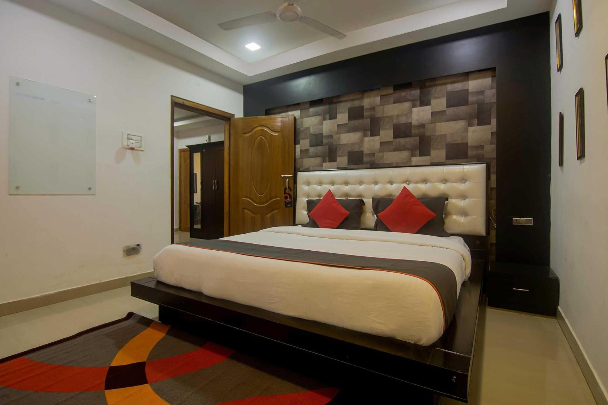 Collection O The Blu Bell Nizarapar Path Hotel Guwahati Bagian luar foto